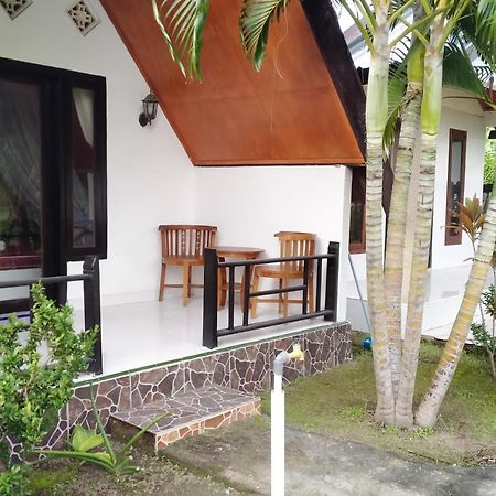 Coconut Gili Meno Hotel Exterior photo