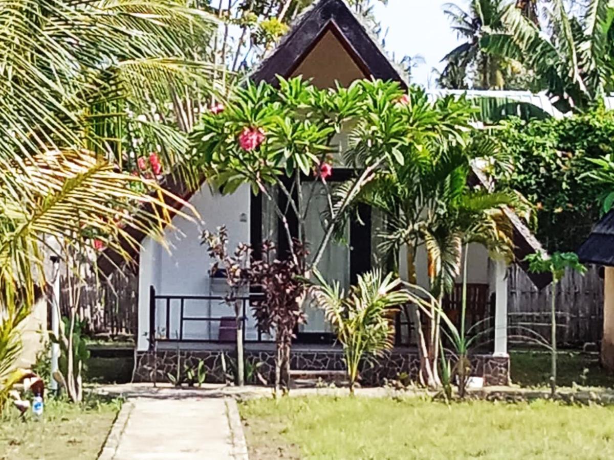 Coconut Gili Meno Hotel Exterior photo